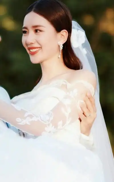 刘诗诗婚纱壁纸仙女落泪