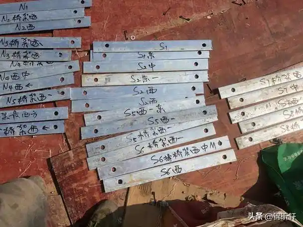 安装光伏接地扁铁是指,两个或两个以上光伏方阵之间,相邻两个光伏方阵