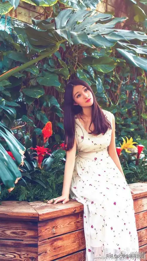 中国传媒大学校花生活照清纯可爱神似李小冉