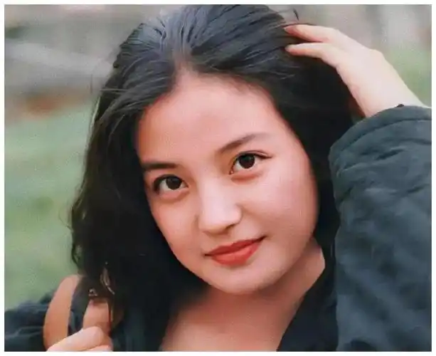 18岁的赵薇这清纯度绝了