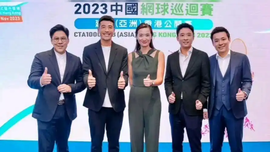 看了霍启刚三兄弟的合照,终于知道霍启刚为什么是接班人了