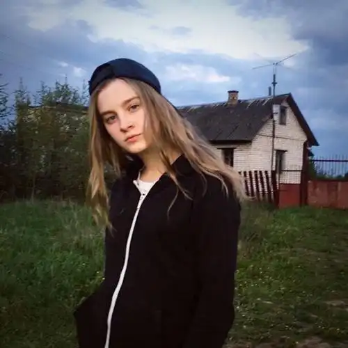 欧美女头像 by:李倩