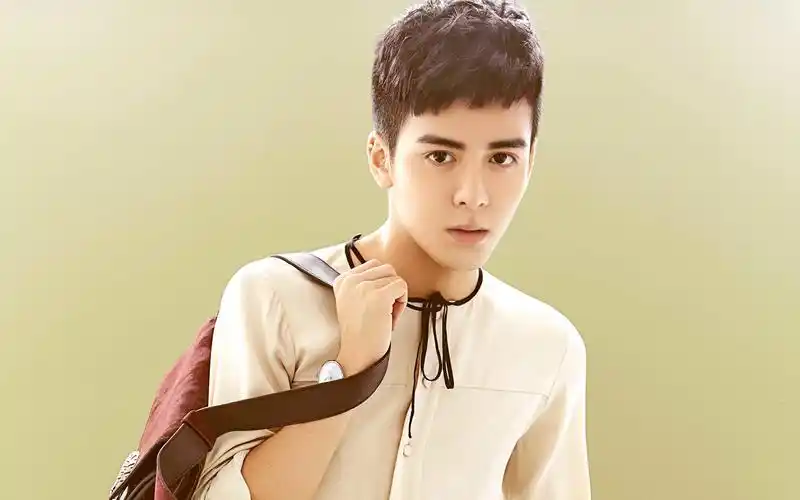 小鲜肉曾舜晞帅气写真桌面壁纸小鲜肉曾舜晞帅气男明星