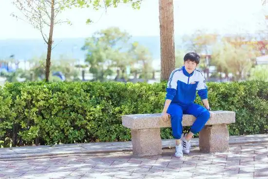 刘昊然校服照网络疯传 引追忆年少时光