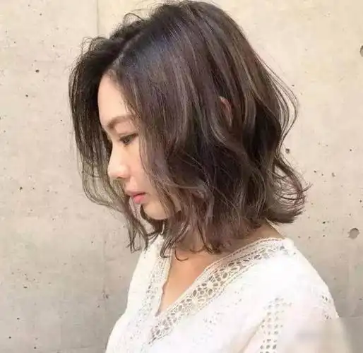 长发烫大卷,短发可以做纹理剪沙宣.