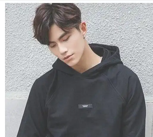 男生偏分烫发发型图片