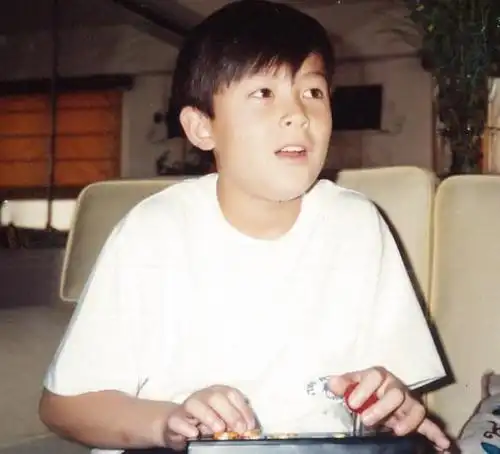 珍藏照片:陈冠希当年是个胖子,长大后颜值逆天.