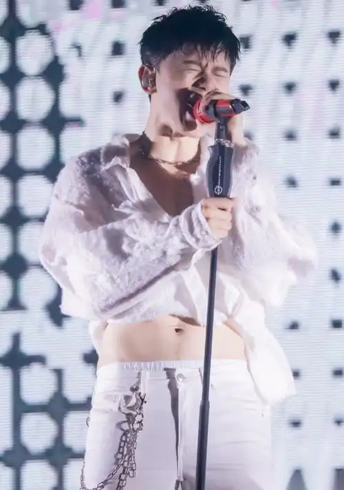 张杰#高音与腹肌,二者皆可有.