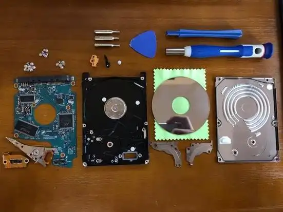 硬盘内部探秘:东芝硬盘拆解全过程