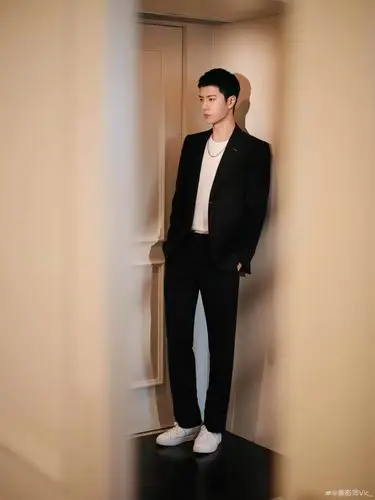 你认为王一博最帅的全身照是哪张?