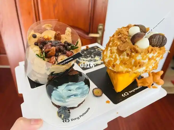 外卖蛋糕成这样,要给快递小哥差评吗?