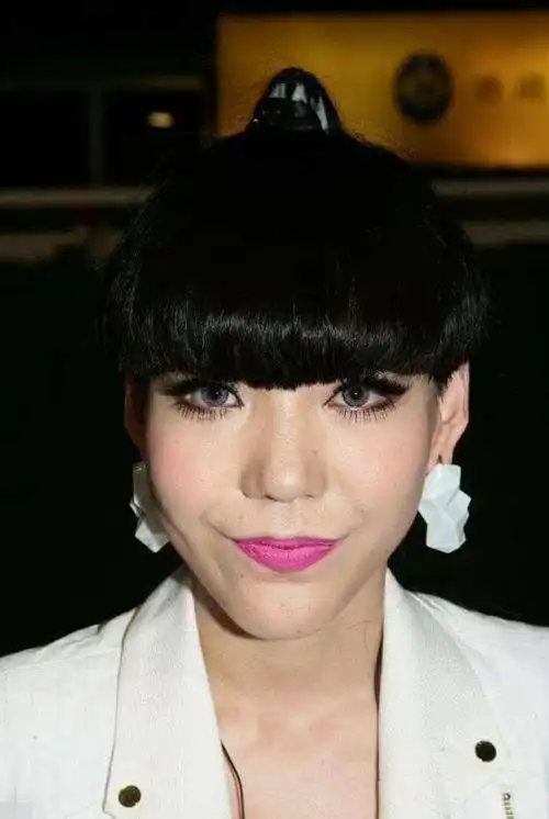 有一种"整容"叫吴莫愁卸妆,明明素颜很清纯