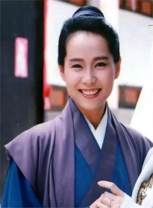 许仙叶童:戏里她是潇洒的许仙,生活中嫁风流才子,为爱隐忍