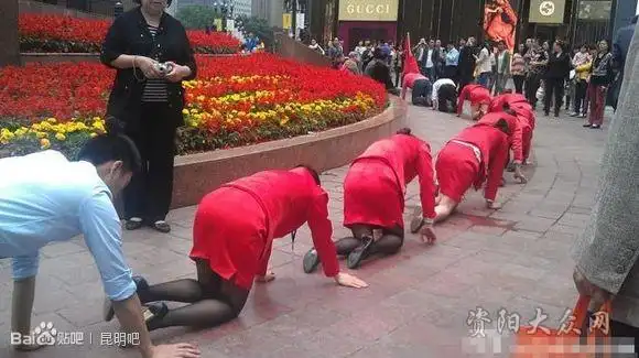 这种应该是训练她们的应对客户的心理把 重庆不是 还 全部 跪的