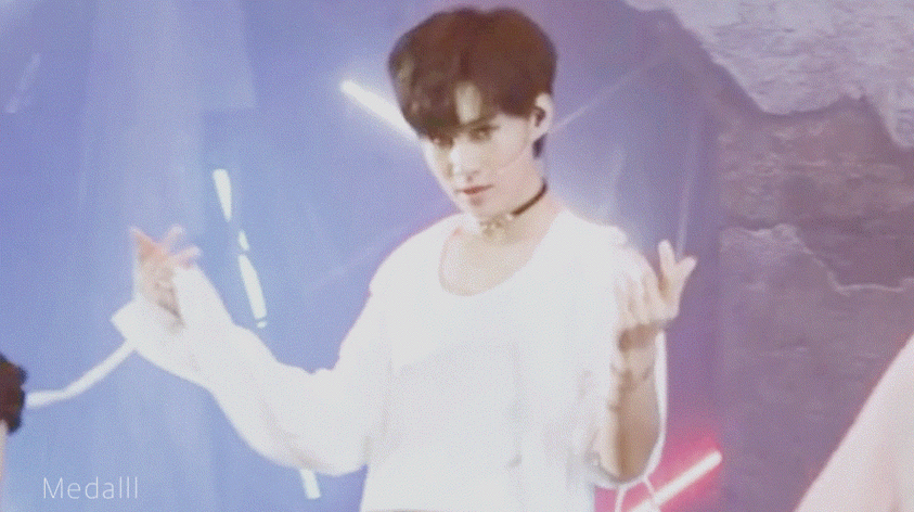 舞台王者狙心射手张真源的kill part可太多啦最近的《破风》唱跳舞台