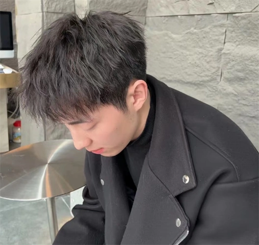 帅气清爽钢夹烫 不挑脸型和发质_女生烫发 - 美发站