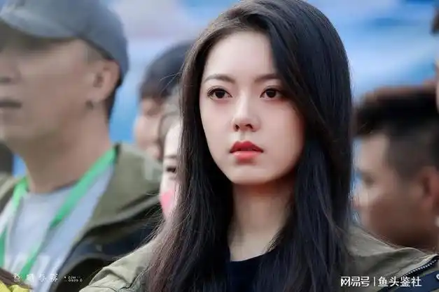 赵今麦穿价值4万元内裤惹争议,带钻造型不舒适,内裤外穿显尴尬