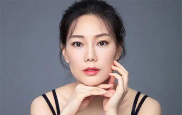 曹艳艳个人资料背景简介 她的作品有哪些英语