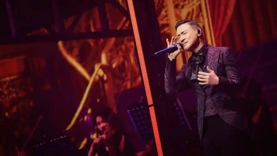 张学友台北演唱会周杰伦等歌王歌后送花篮!舒淇披婚纱惊喜合体