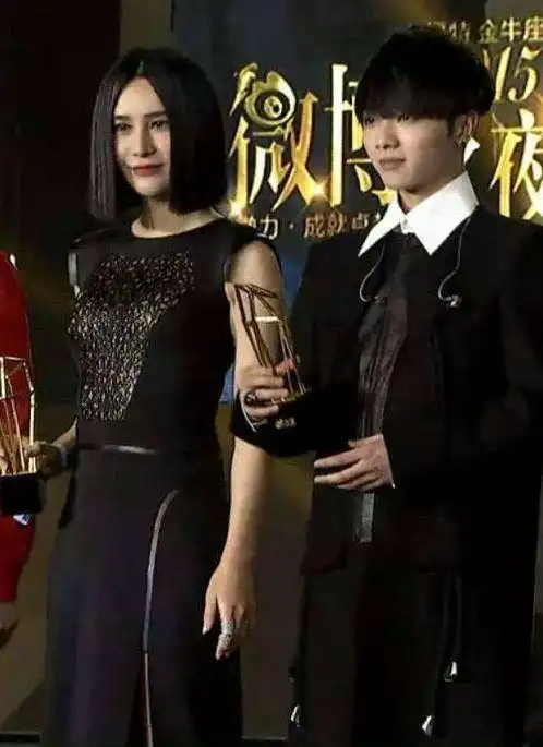 尚雯婕第一次看华晨宇演唱会:十万人感谢她力挺花花