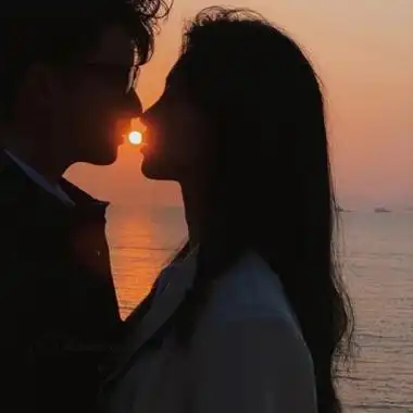 秀恩爱情头真人接吻高清唯美的超甜秀恩爱情头真人图片