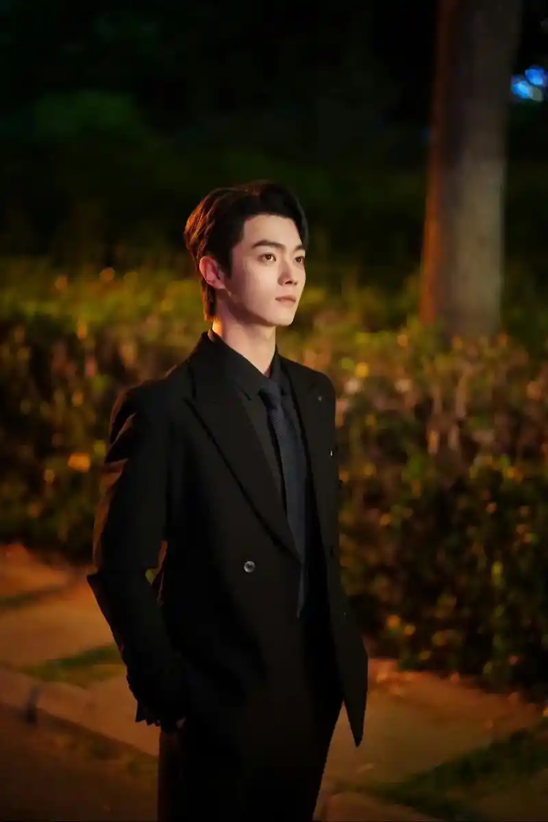 从来没有看过许凯的剧,一直无感,因为谭松韵看的这部剧,才发现许凯的