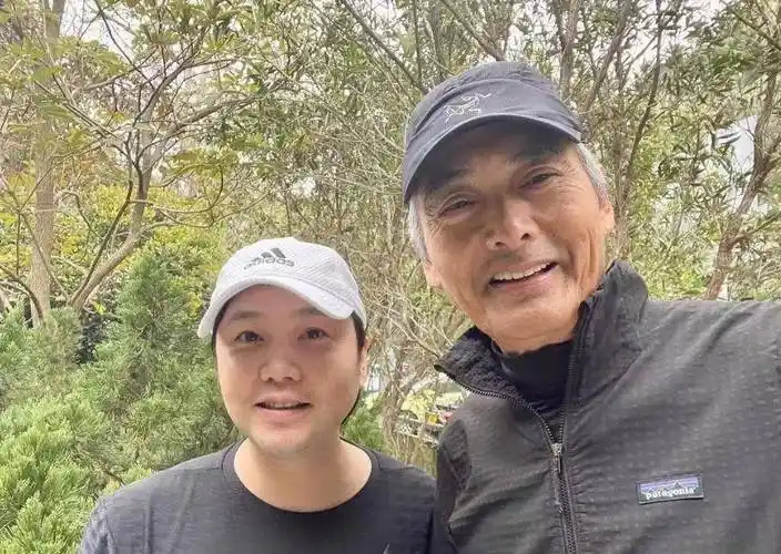 原创周润发近照曝光状况堪忧满头银发皱纹深重66岁看起来像80岁