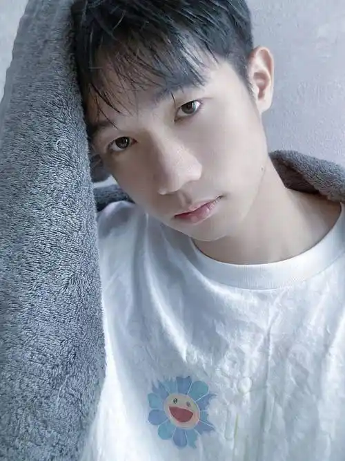 长相普通的0存在感男生67如何改造成清新小哥哥