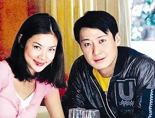 有两个传说广为流传:李嘉欣是最美丽的女神,而黎明则是最红火的巨星