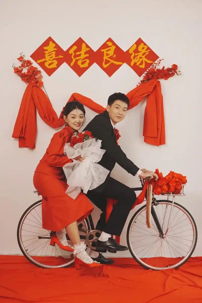 90年代的婚纱照风格.精修那个时候的爱情,牵了手就是一生—— - 抖音