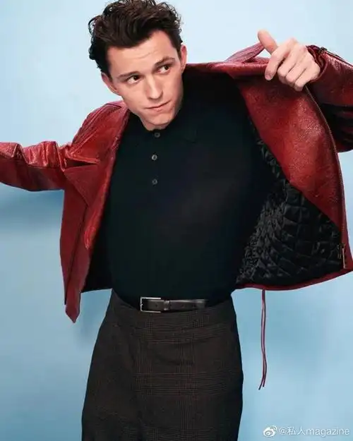 啊这汤姆赫兰德为奢侈品牌prada代言2022春夏季男装