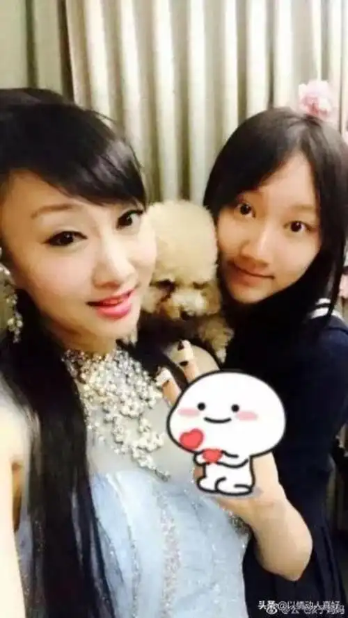 因为在云飞未出名穷时,高月都没踢他出门,而是与女儿一起全力支持他.