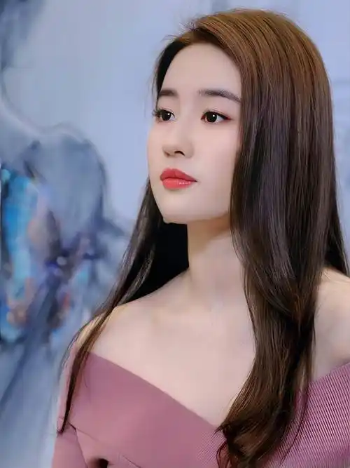 刘亦菲酒红色上衣长发优雅写真_气质_女神_长裙