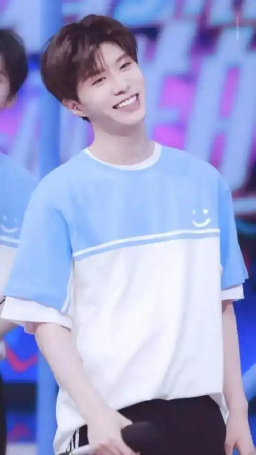 范丞丞多少岁21岁的范丞丞被质疑学历低