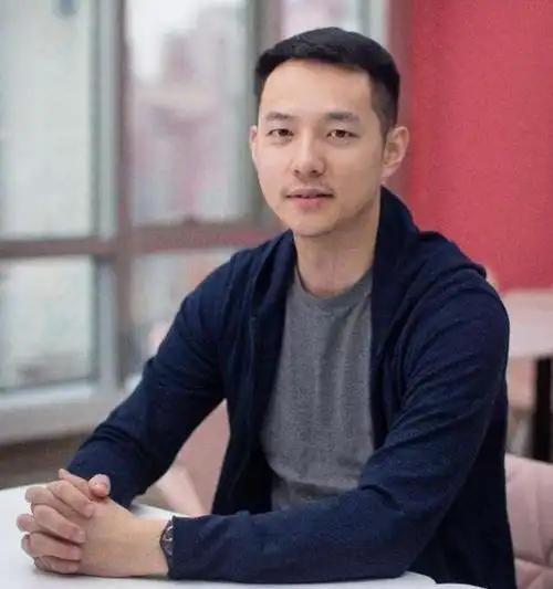 爷爷是霍英东,母亲是陈琪琪,看豪门富少霍启文的创业之路