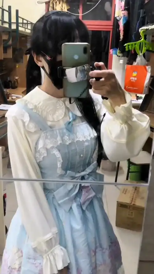 女装大佬在男生宿舍开门女装