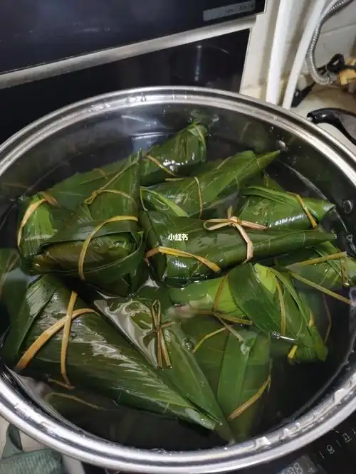 一锅里只有这只最像妈妈包的粽子[萌萌哒r