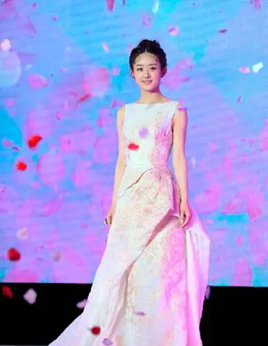 赵丽颖否认介入阿sa恋情 称已学会"自黑"