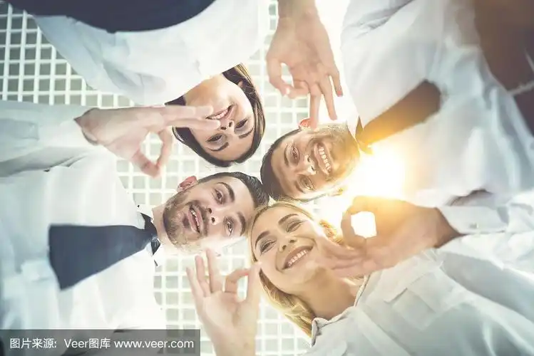 幸福,四个人,做手势,人,太阳