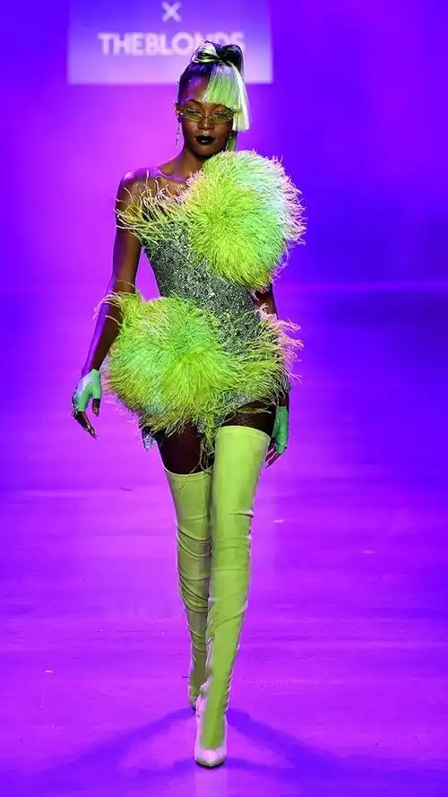 collectionlisa 用它搭配了 horoscopez 的厚底靴,同样选择了绿色系