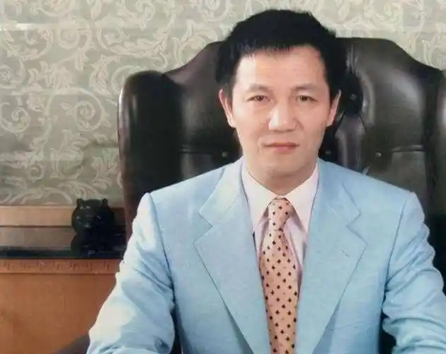 一场生日宴,"撂倒"6位主持人,劣迹斑斑的周正毅什么来头?