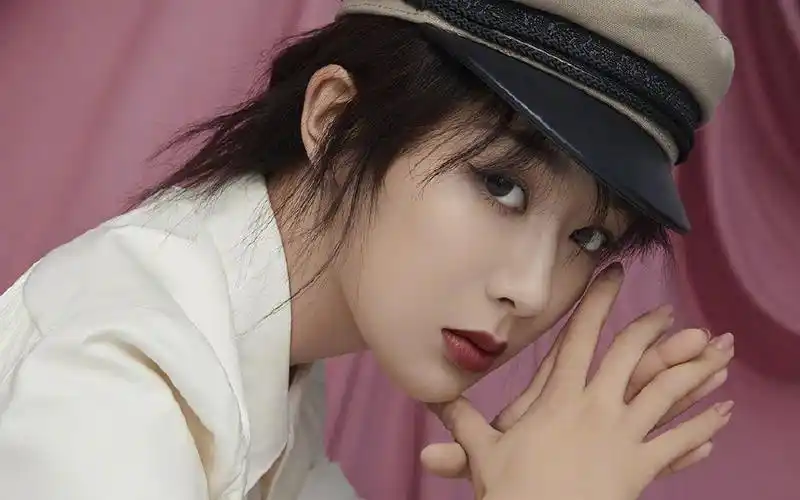 杨紫时尚冷艳写真桌面壁纸