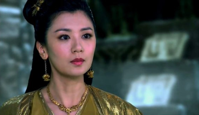 她整个人都带着一种温柔优雅的气质,她在这部剧里面饰演的是李碧云