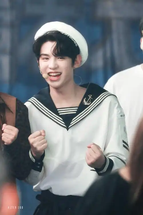 黄明昊超话#黄明昊首专18#200827丨快本想和小水手环游世界95@jj