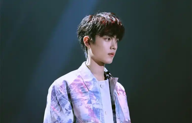 最新2020肖战壁纸_帅气魅力的肖战