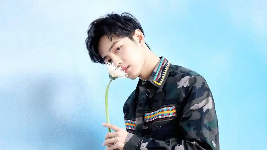 肖战有哪些好看的高清无水印图片(可以当壁纸的那种)? - 知乎