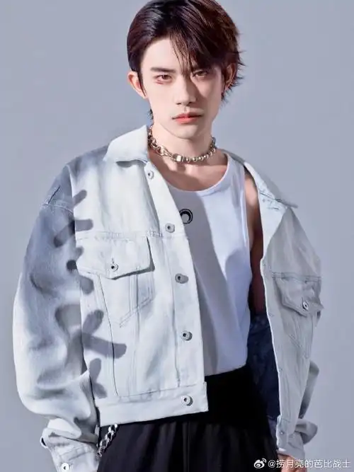 谢娜喊易烊千玺多多见面##时代少年团给易烊千玺庆生