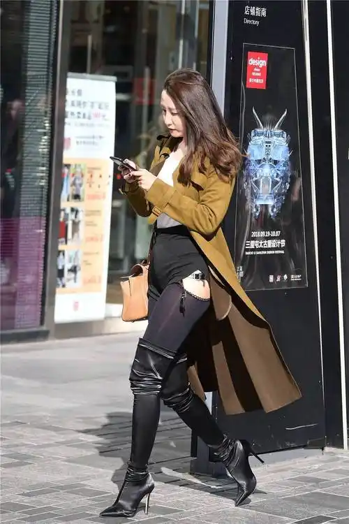 黑色尖头细跟过膝靴长靴,搭配黑色亮光丝袜,还有修身短裤_美女_风格