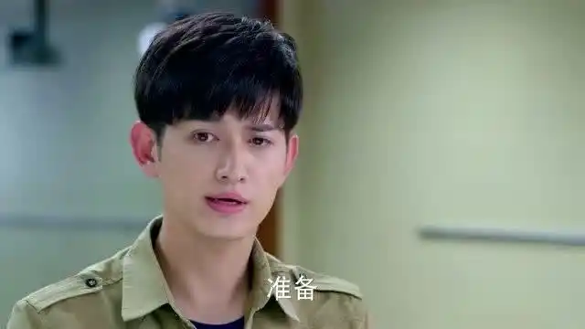 麻辣变形计:白鲨身为总教官的儿子却上课开小差,教官不开心了