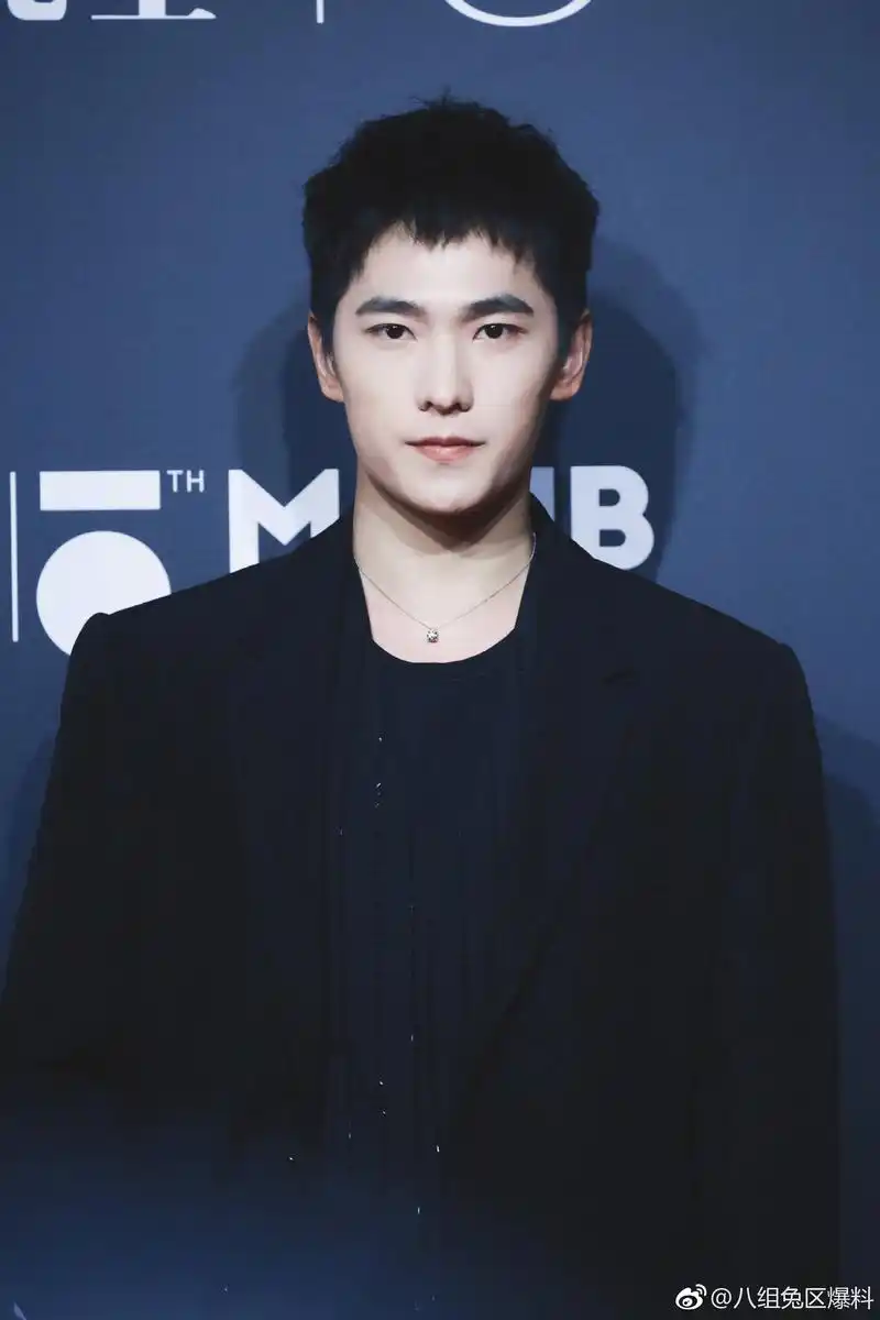 星时尚#短发杨洋新发型真的太帅了!a爆啊!